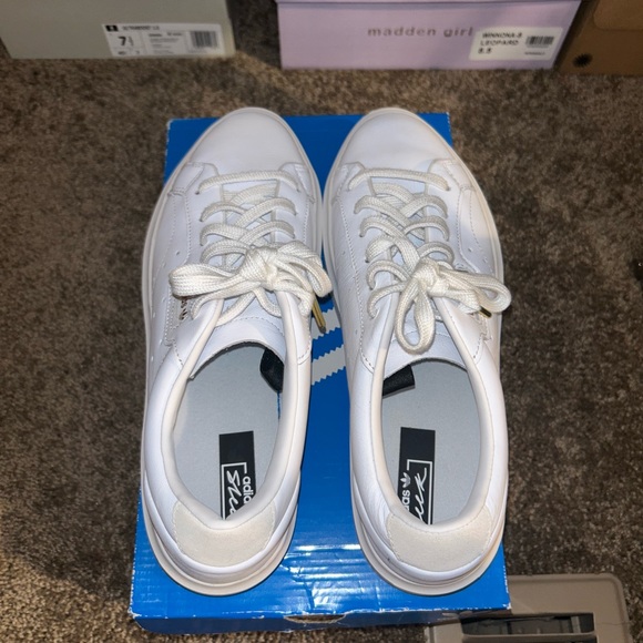 Adidas Sleek Super Shoes Size 9 - Picture 6 of 8
